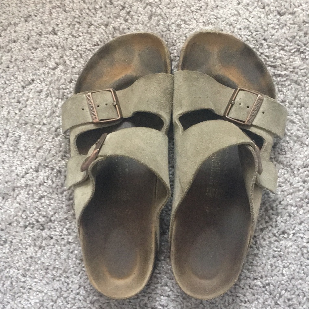 Sandy colored Birkenstock’s